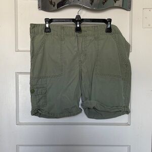 Women’s Olive Cargo Shorts Size 14